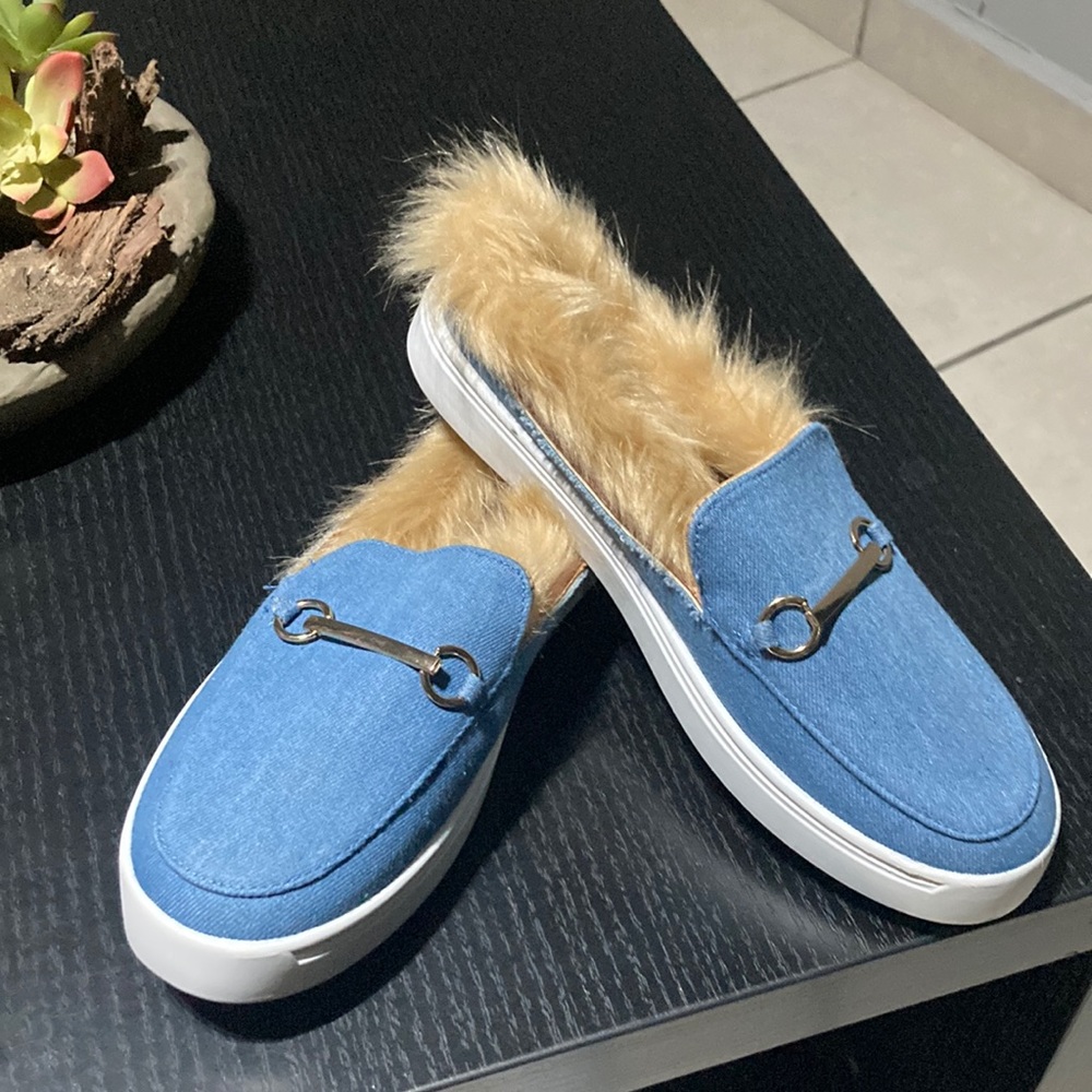 Bamboo blue slide on tennis shoes with fake fur inside